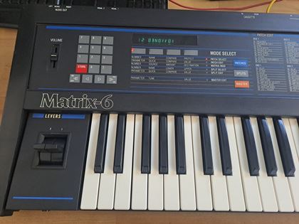 Oberheim-MATRIX-6 + 1016R synth controller
